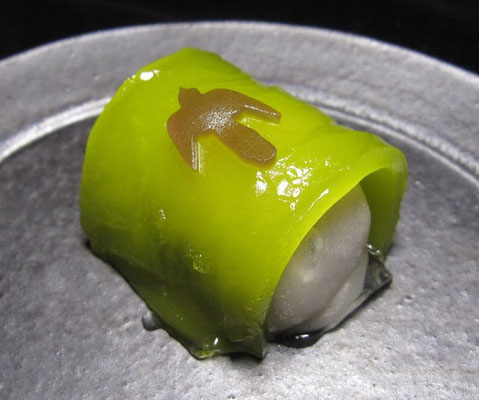 「つばめ」求肥・羊羹製：磯子風月堂