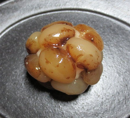 「岩清水（いわしみず）」鹿の子製：豊島屋