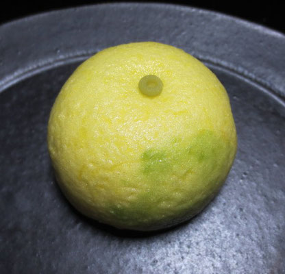 「柚子ほのか（ゆずほのか）」薯蕷製：鶴屋吉信