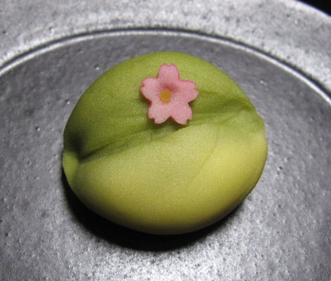 「春の野（はるのの）」煉切製：一炉庵 
