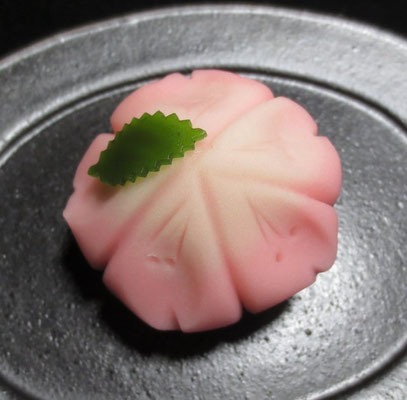 「桜（さくら）」煉切製：桃太郎