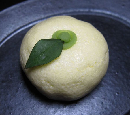 「福柚子（ふくゆず）」薯蕷製：文銭堂本舗