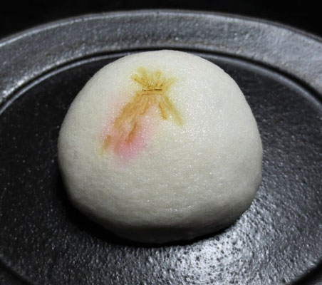 「わら苞（わらづと）」薯蕷製：両口屋是清