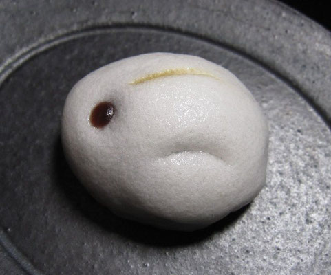 「月うさぎ（つきうさぎ）」薯蕷製：仙太郎