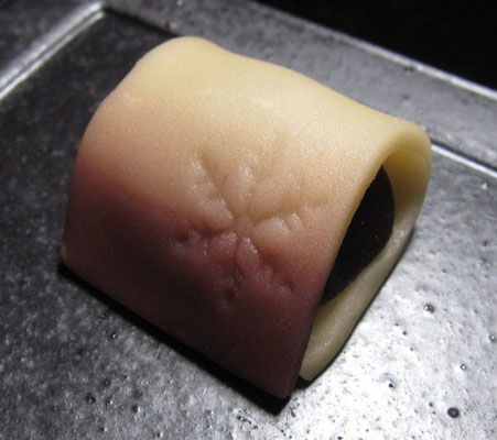 「雪衣（ゆきごろも）」こなし製：鶴屋八幡