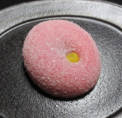「冬椿（ふゆつばき）」外郎製：両口屋是清