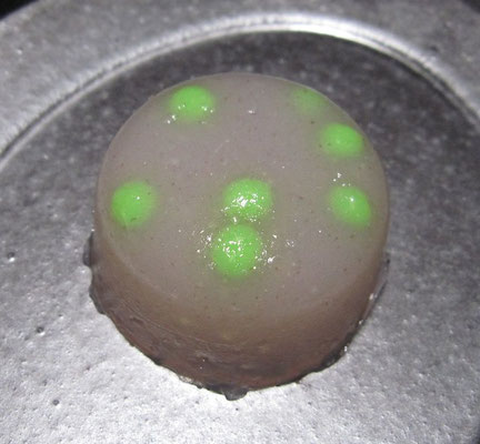 「水藻（みずも）」葛製：豊島屋
