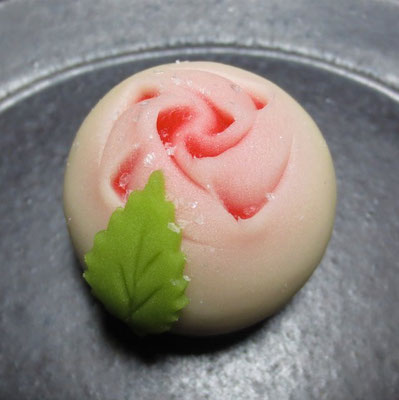 「冬薔薇（ふゆばら）」煉切製：いづみや