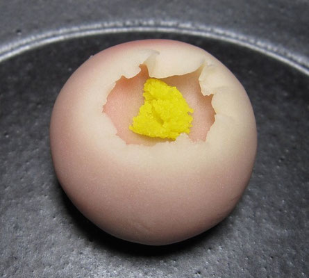 「寒牡丹（かんぼたん）」煉切製：松むら