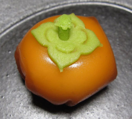 「柿（かき）」煉切製：亀屋万年堂