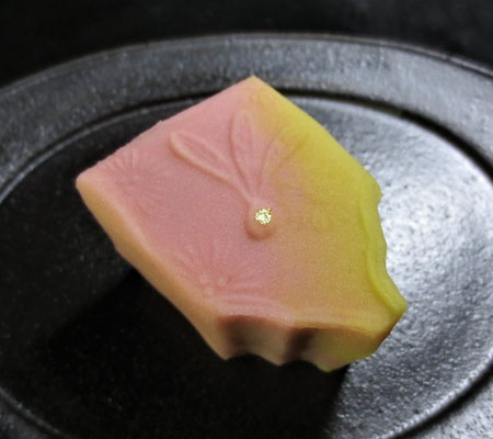 「羽子板（はごいた）」煉切製：塩野