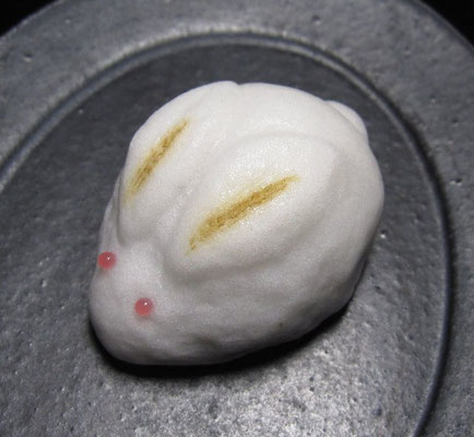 「うさぎまん」薯蕷製：龍月