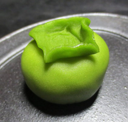 「青柿（あおがき）」煉切製：金米堂本店