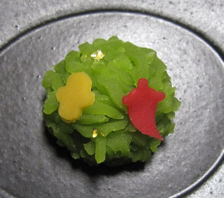 「吉兆の春（きっちょうのはる）」きんとん製：鶴屋吉信