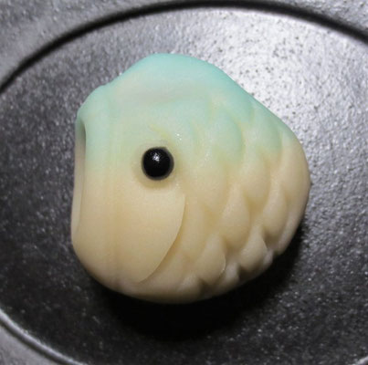 「真鯉（まごい）」煉切製：大倉山青柳
