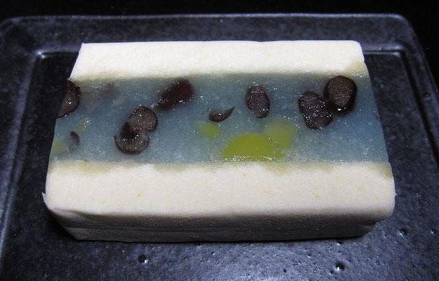 「芳泉（ほうせん）」黄味羽二重時雨・薯蕷羹製：成城風月堂