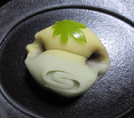 「青楓（あおかえで）」煉切製：もみぢ