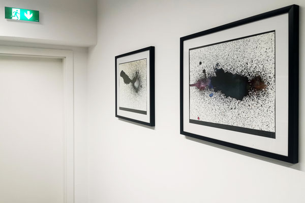ARTwork: Andreas Ender (AT) | Globale Erwärmung (2025) | 36x48cm, geschmolzene, eingefärbte Eiswürfel auf 600g/m² Aquakarton - Preis: je 610,00€ ohne Rahmen