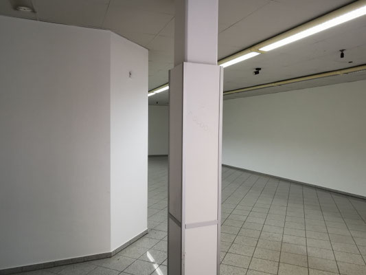 Besichtigung der Ausstellungsfläche, Marktstrasse 9