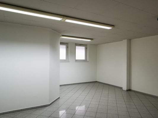Besichtigung der Ausstellungsfläche, Marktstrasse 9