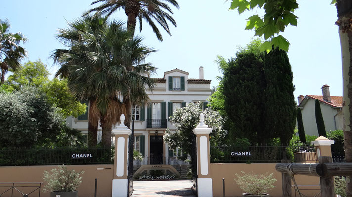 Hôtel La Mistralé: boutique "éphémère" de Chanel