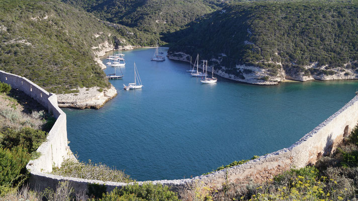 Crique de Catena sur le chemin de la marina