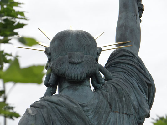 Statue de la Liberté sur l'Île aux Cygnes: Paris