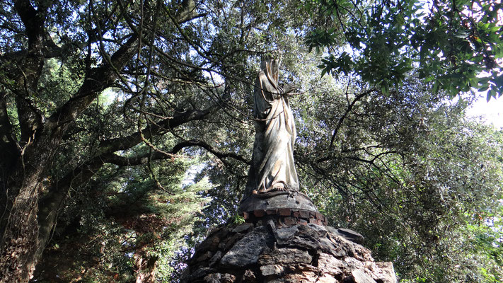 Statue de Sainte-Anne dans le parc  