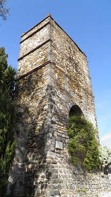 Tour de l'horloge XIVe: seul vestige du château fort