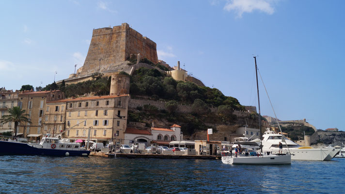 Le long du "goulet de Bonifacio loin de 1,5 kms