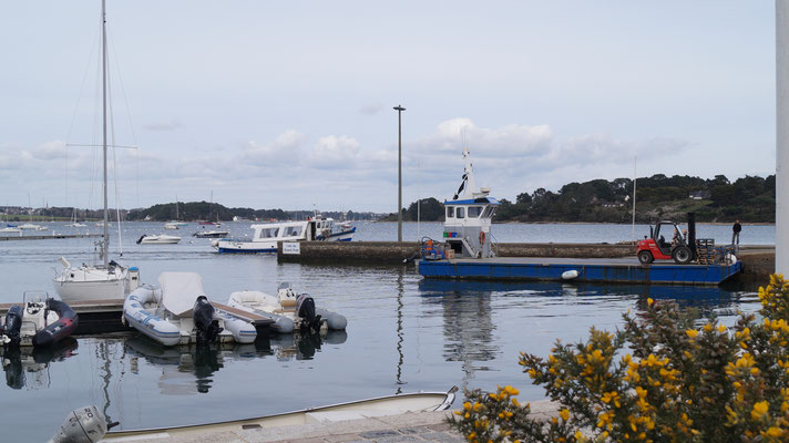 et le port pour quitte l'Île