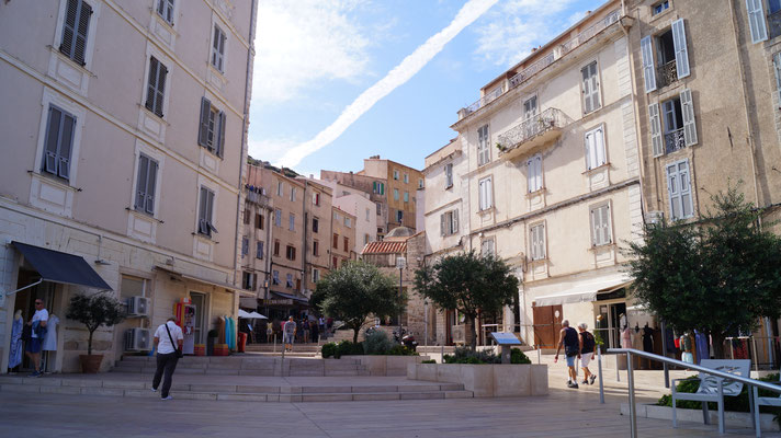 Au pied de la montée de Rastello