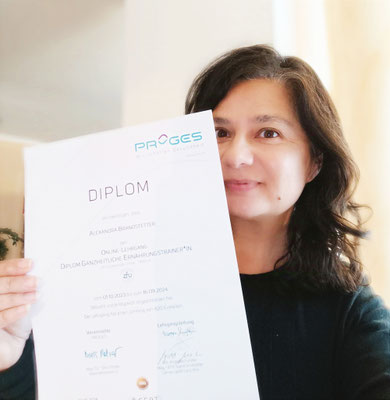 Stolz mit Diplom