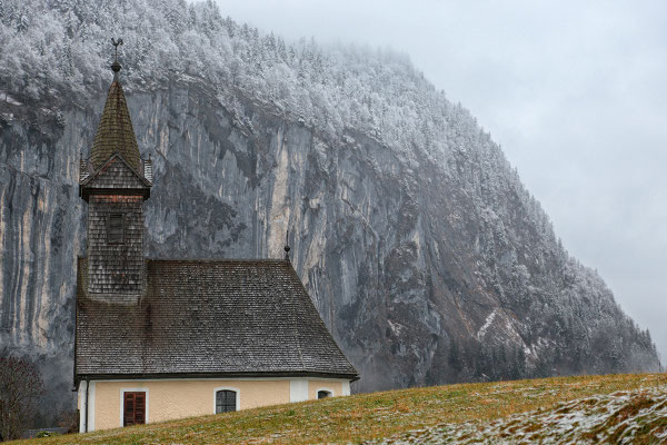 Kleines Kirchlein am Seeufer