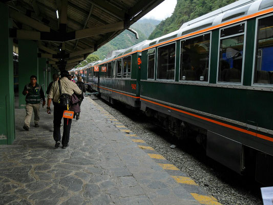 Mein Tug. Dieser ist von Inca Rail (gehört zu Peru Rail und damit auch zum großen Teil zu einer chilenischen Gesellschaft).