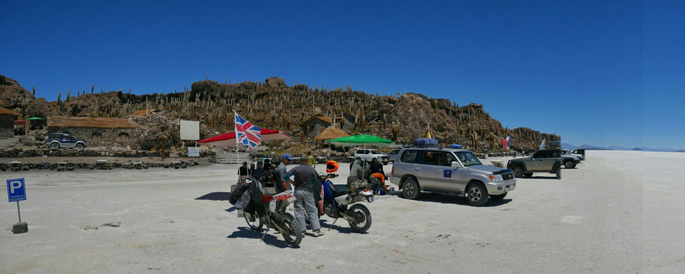 Sind an der Insel Incahuasi angelangt, mitten im Salar.