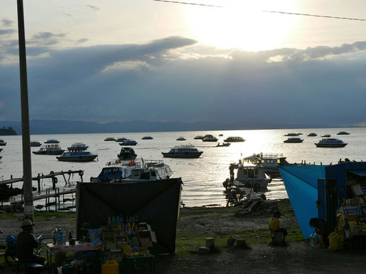Letzter Blick auf den Hafen in Richtung Isla del Sol und Isla de la Luna. 