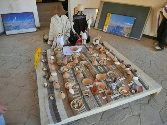 Ein kleines 1-Raum-Museum. Hier Utensilien für die Opferung.