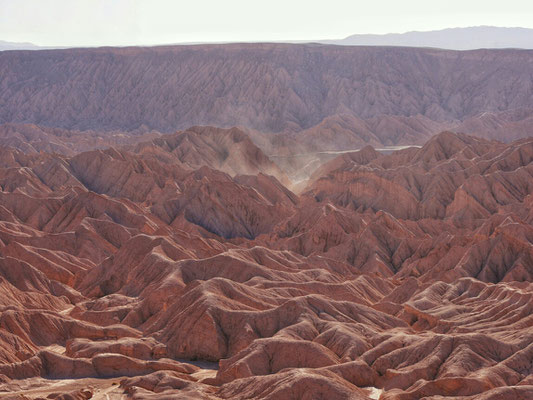 Dort unten durch das Gewirr der Canyons bin ich hergeradelt.