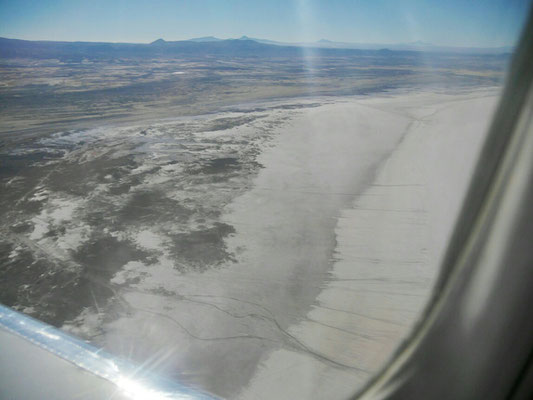 Teile vom Salzsee vom Flugzeug aus. Auf der rechten Seite konnte man das gesamte Ausmaß sehen, nächstes Mal weiß ich wo ich sitzen muss...