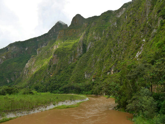 Der Urubamba, und oben Machu Picchu.