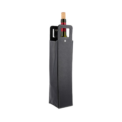 Código HO 016 YAIN Porta botella de curpiel con asa y broche. Material: Curpiel. Medidas del producto Alto: 40.5 cm. Ancho: 8.5 cm. Fuelle: 9.0 cm.