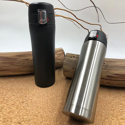 Código T 23 KENUX Termo de acero inoxidable con doble pared, tapa que evita derrames. Cuenta con un candado de seguridad en la boca de la botella. Material: Acero inoxidable Capacidad: 500 ml.  Medidas del producto Alto: 23.5 cm. Ancho: 6.5 cm. 
