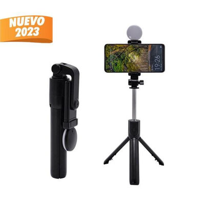 Código SLF 005 - Selfie stick con tripie. Incluye dispositivo bluetooth para disparo de fotos vía remota (batería de botón incluida). Conexión de hasta 10m de distancia.  Material: Plástico / Aluminio  Tamaño:    3.8 x 18 cm