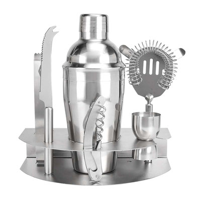 Código  BAR 010  SET SKOPJE (Set para preparación de bebidas con base. Incluye shaker, pinzas, sacacorchos, dosificador, colador y cuchillo.)   Material:  Acero Inoxidable.   Tamaño:   20 x 21 cm Set