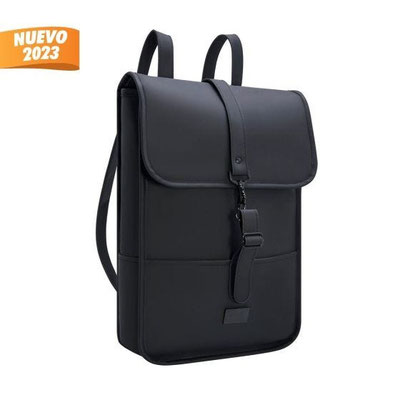 Código  SIN 504     Bolsa principal con cerrado de broches magnéticos y gancho con correa ajustable, compartimento interior acolchado para laptop, cierre invisible para acceder  Tamaño:  29.5 x 41 x 10.5 cm  Material:   Curpiel / Poliéster