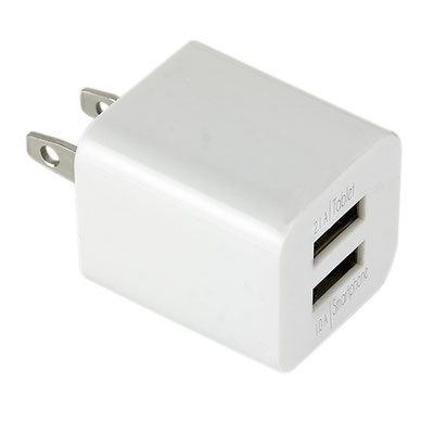 Código CEL 017 B -ADAPTADOR KARFI- Adaptador de corriente con doble entrada USB para smartphone y tablet. Material: Plástico. Tamaño: 3 x 2.7 cm.