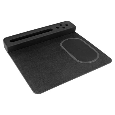 Código AST 002 MOUSE PAD CARGADOR AGADIR (Mouse pad con cargador inalámbrico, porta plumas y base para smartphone.)   Material:  Plástico / PU / Tela.    Medida:  27 x 25 cm