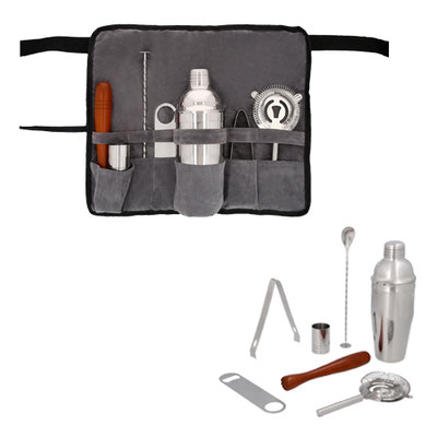 Código HO 059 BARMAN Set de coctelería. Incluye 8 accesorios: funda, shaker, medidor, cucharilla, mortero, destapador, pinzas y colador / mezclador. Material: Poliéster/Acero Inoxidable Capacidad: 550 ml. Medidas del producto Alto: 32.5 cm. Ancho: 40.0 cm