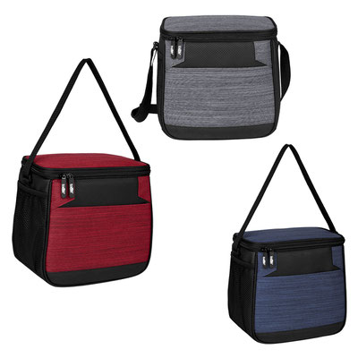 Código  SIN 262  LONCHERA RAIN  Interior plastificado. Bolsa frontal, bolsa lateral de malla y correa ajustable.   Material:  Poliéster   - Tamaño:  24 x 23.5 x 17 cm